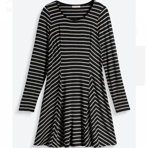 Marian Knit Swing Dress by Skies are Blue size small